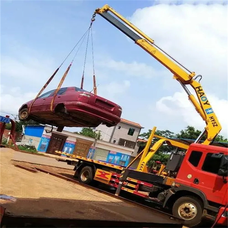 三更罗镇吊车吊汽车的正确方法